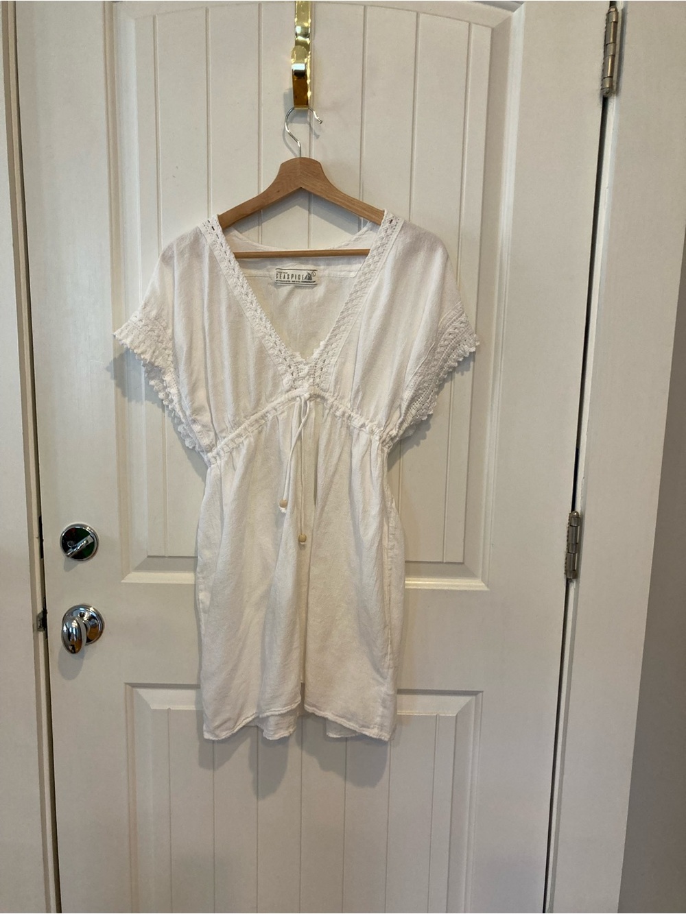 SeaSpice White Cotton V-Neck Short beach cover up with Lace Trim